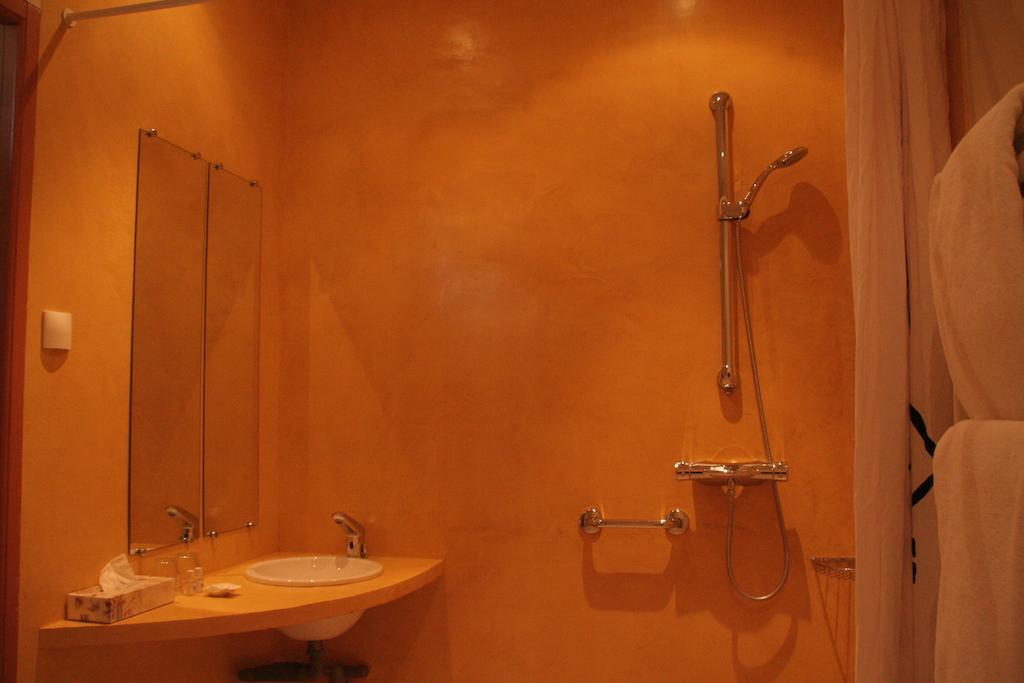Hotel La Beauze Обюсон Стая снимка