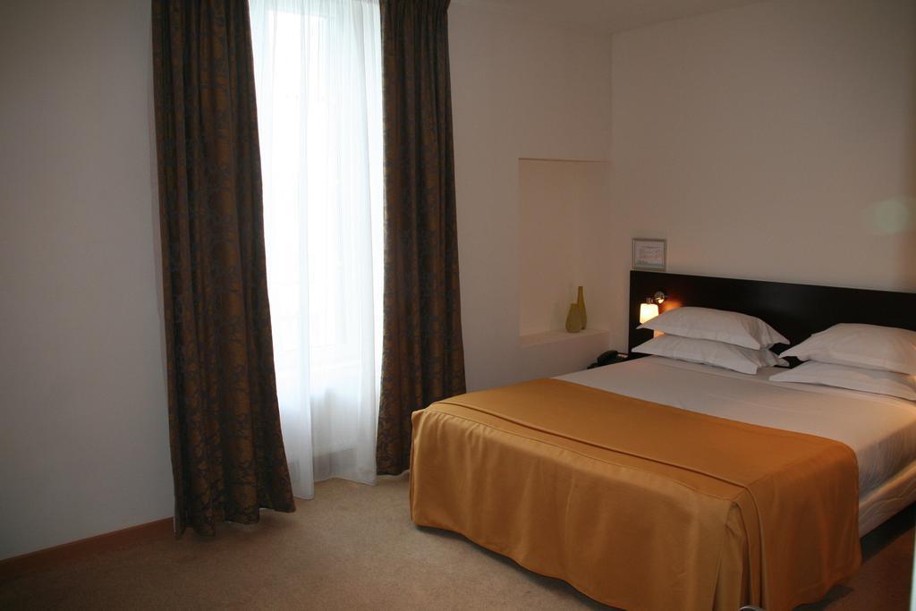 Hotel La Beauze Обюсон Стая снимка