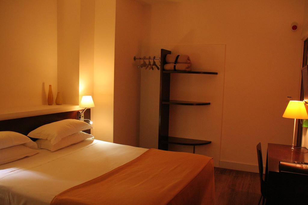 Hotel La Beauze Обюсон Екстериор снимка